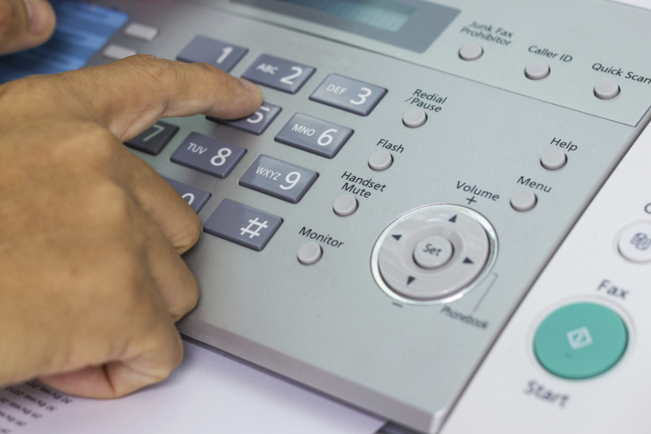 Gehörlose Menschen können sich per Fax beim Ärztlichen Notfalldienst melden. (Symbolfoto)
