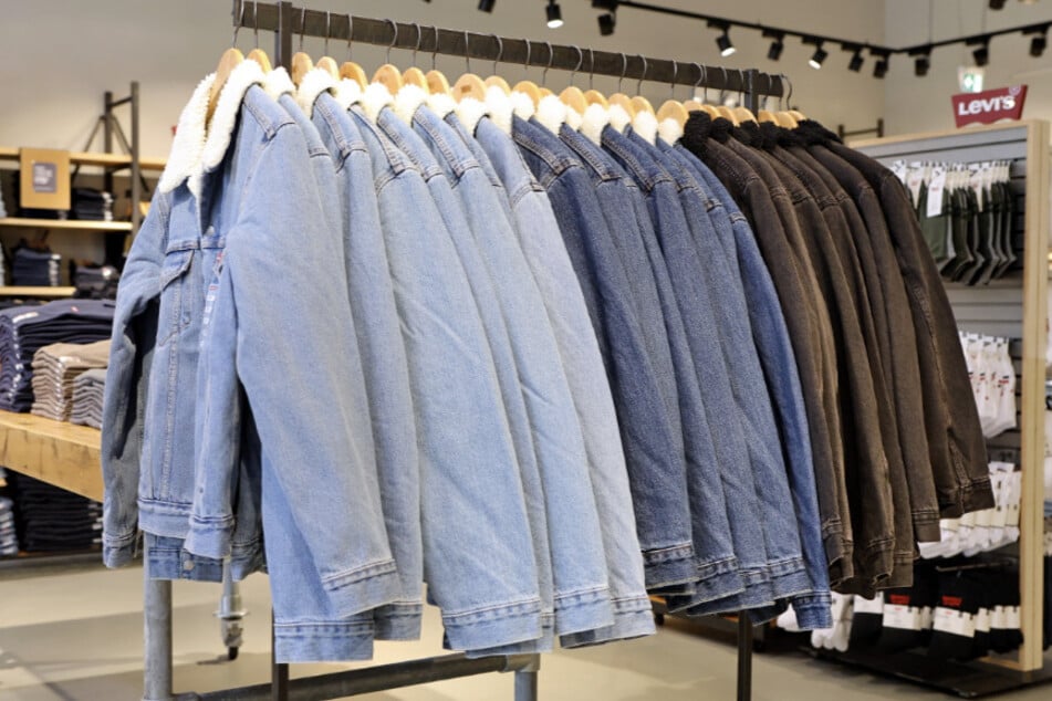 Ihr wollt Top-Marken und Jacken günstig shoppen? Dann solltet Ihr hier hin!