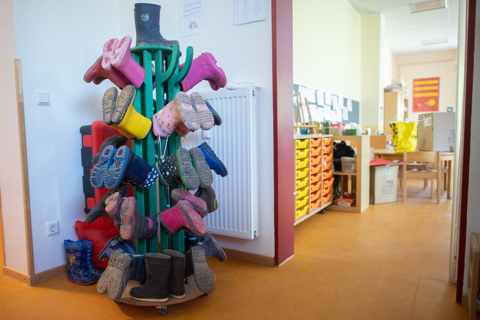 Viele Wochen waren die Kitas auch in Sachsen dicht. Das brachte Kinder und Eltern an ihre Grenzen.