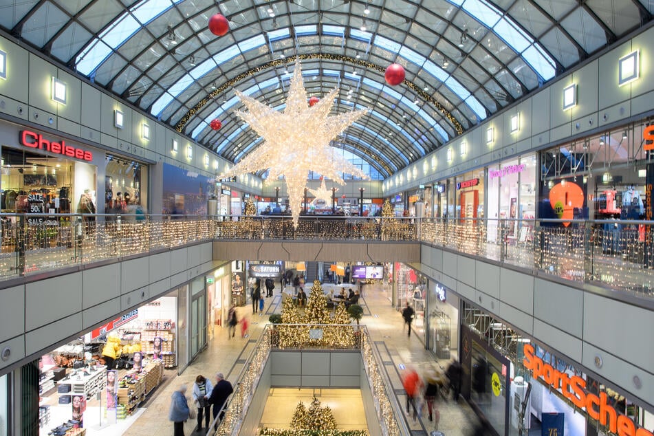 Das Allee-Center lädt an diesem Sonntag mit seinen zahlreichen Geschäften wieder zum Shopping ein. (Archivbild)