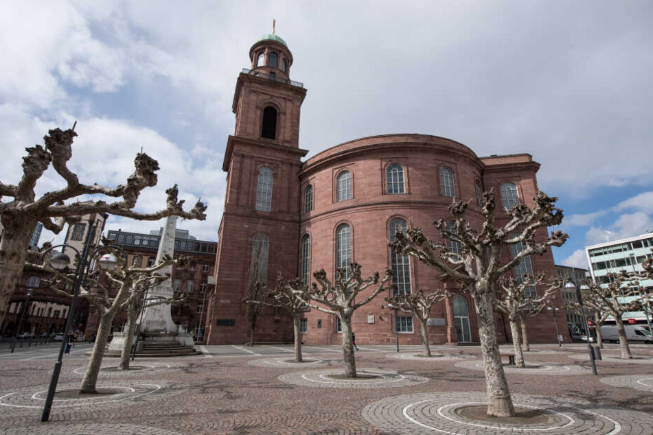 Die Gedenkfeier findet ab 11 Uhr in der Frankfurter Paulskirche statt.