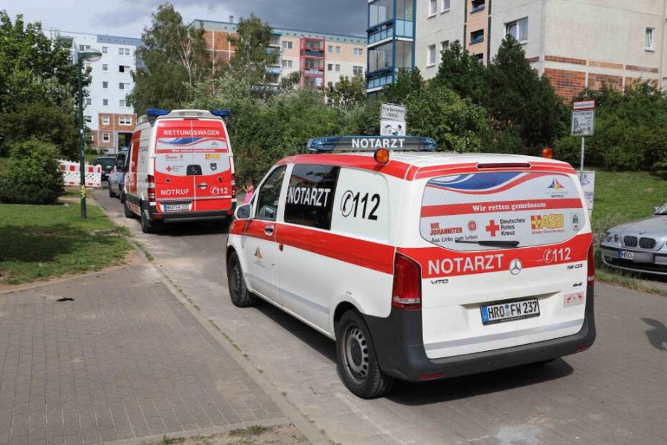 Rettungskräfte eilen zum Unfallort.