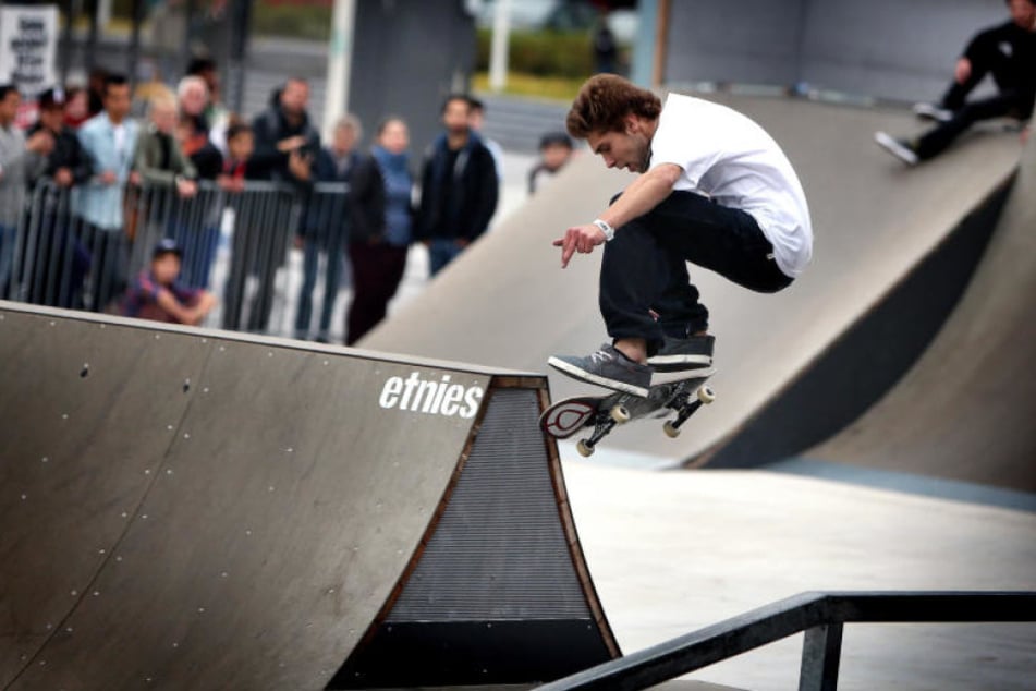 Auch Skateboarder zeigen ihr Können.