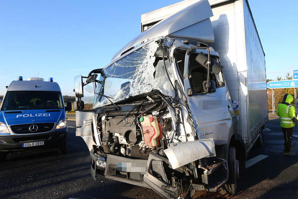 Bei Ottendorf-Okrilla erwischte es diesen Sattelzug.
