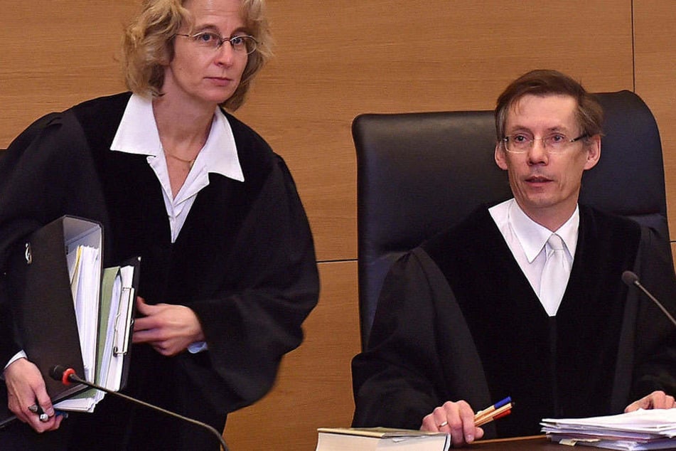 Richter Hans Schlüter-Staats (56) und seine Wirtschaftsstrafkammer quälen sich seit zwei Jahren durch den Infinus-Skandal.