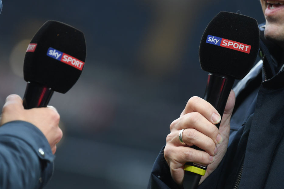 Der Pay-TV-Sender spart bei den Live-Übertragungen und besetzt viele Spiele der 2. Liga nicht mehr mit Reportern vor Ort.
