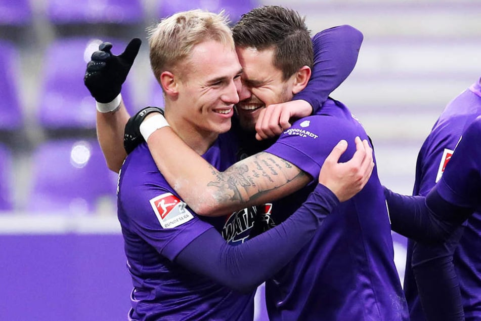 Aues neues Traum-Duo Pascal Testroet (r.) und Florian Krüger beim Jubel nach dem 2:0.