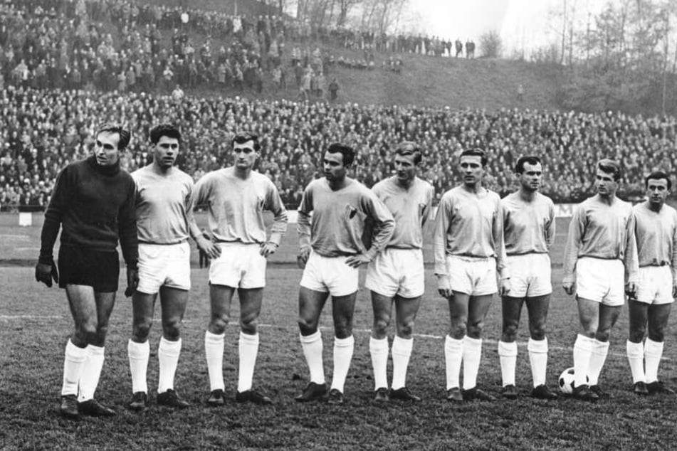 Claus Rüdrich (4.v.r.) war Mitglied der FCK-Meistermannschaft 1967.