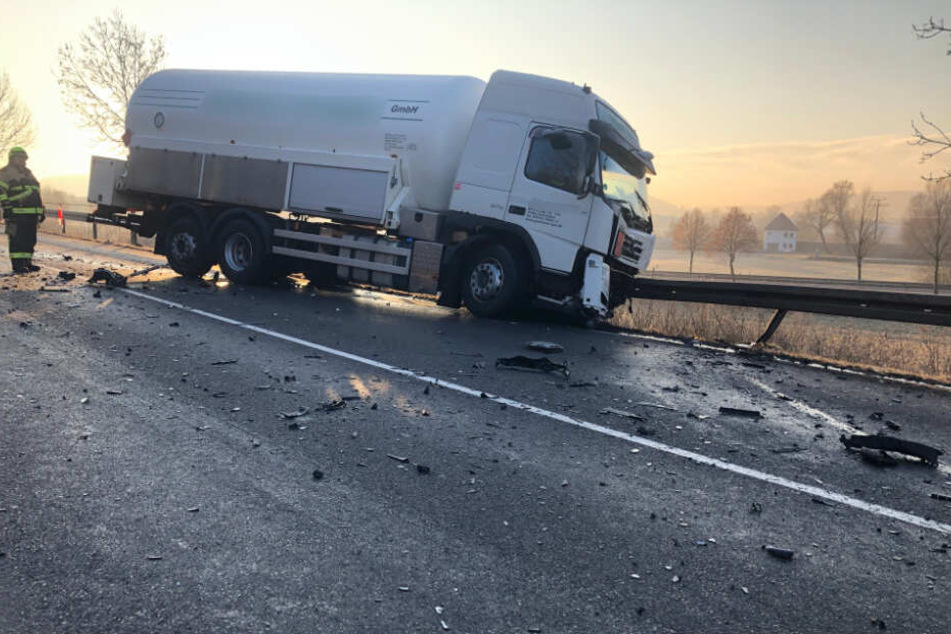 Der Lkw-Fahrer blieb unverletzt.