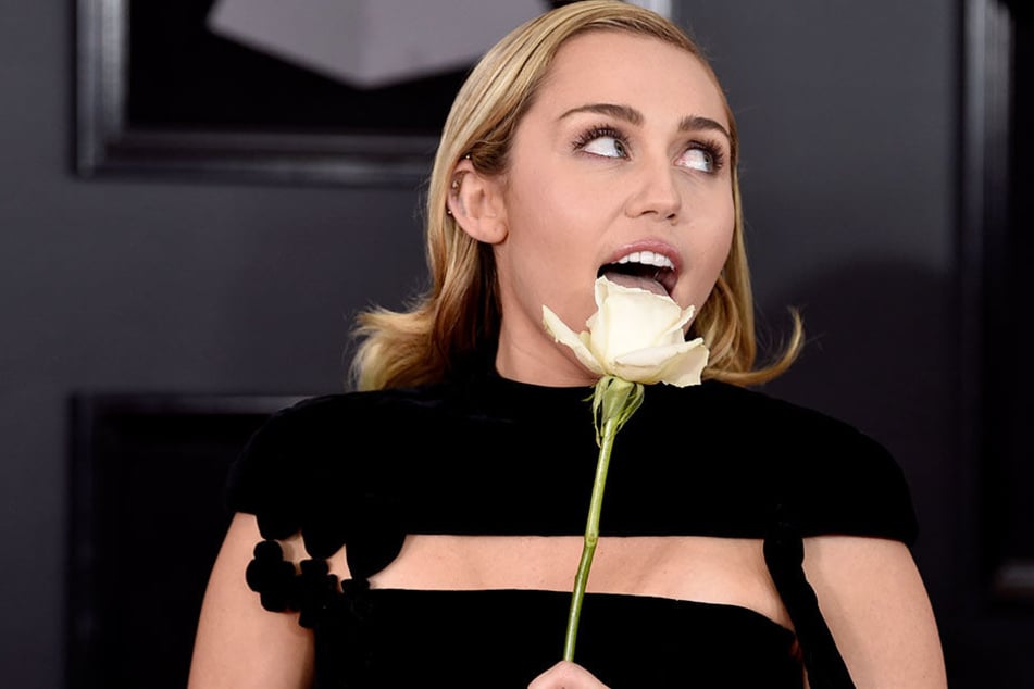 Miley Cyrus gestand, dass sie wieder kifft.