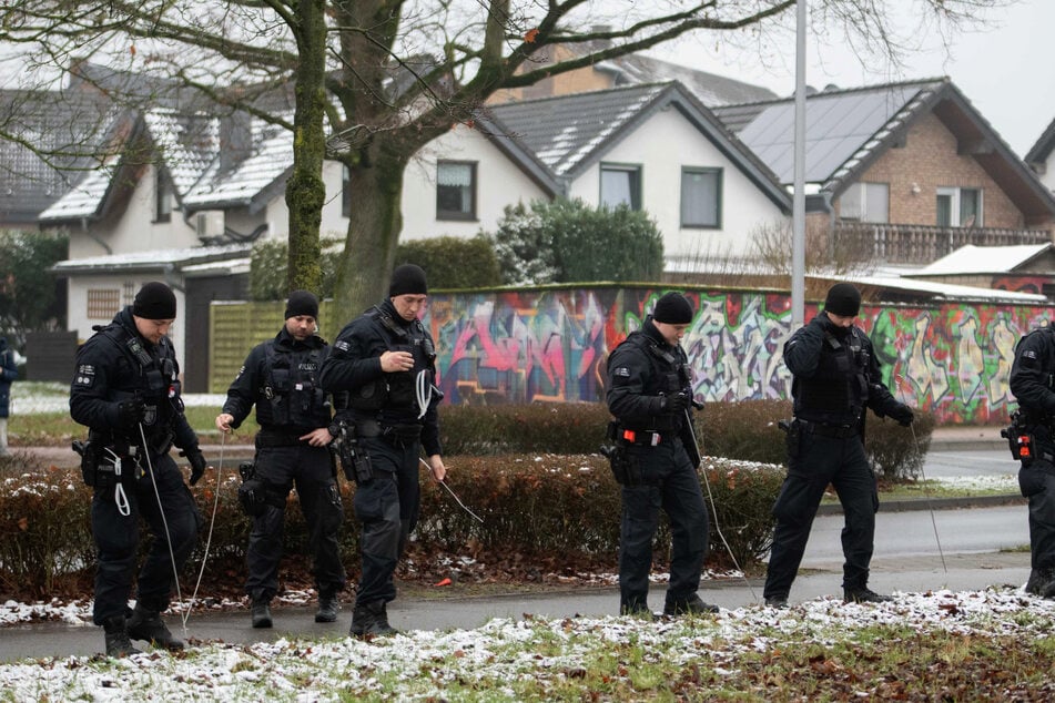 Trotz großangelegter Suchaktionen konnte die Polizei bislang noch keine Hinweise zu einem Tatverdächtigen ausmachen.