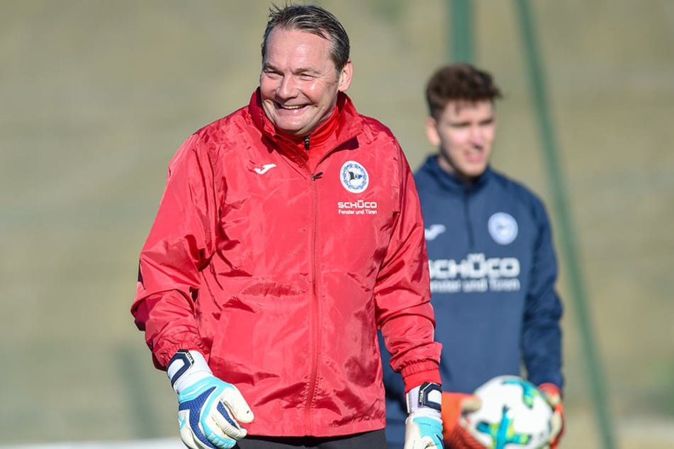Gut lachen hat Torwarttrainer Marco Kostmann im Trainingslager im spanischen Benidorm.