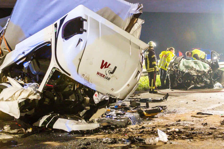 Drei Menschen kamen bei dem Unfall ums Leben.