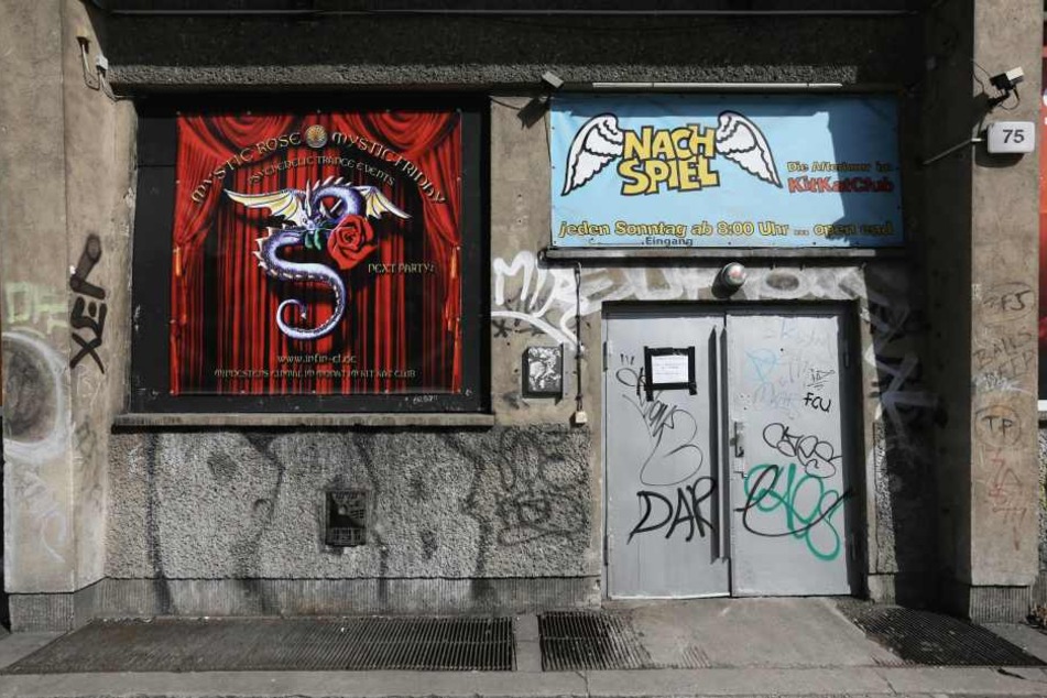 Dabei zog es den Rocker-Opa ausgerechnet in den berüchtigten Kitkat-Club.