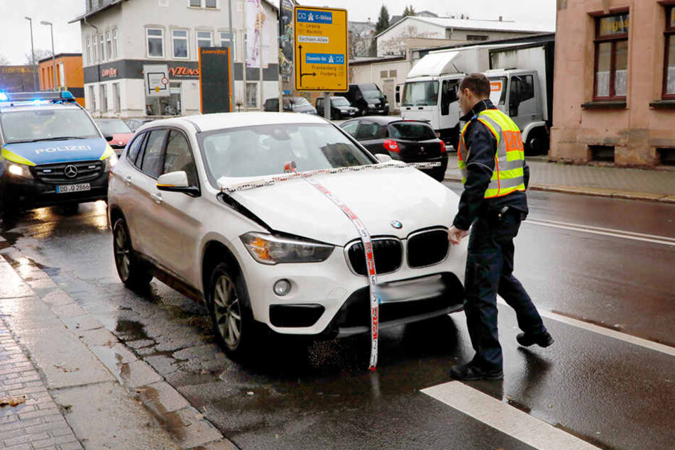 Der Junge rannte plötzlich auf die Straße und wurde von einem BMW erfasst.
