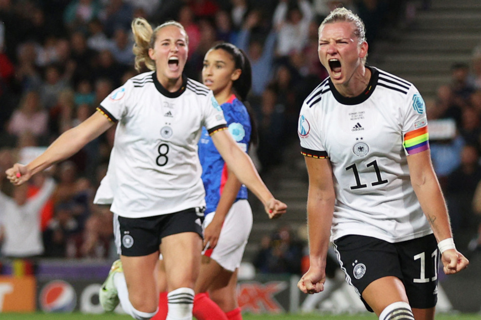 Sydney Lohmann (22) und Alexandra Popp (32) haben allen Grund zum Jubeln: Die FIFA hat die Prämien für die Frauen-WM deutlich erhöht.