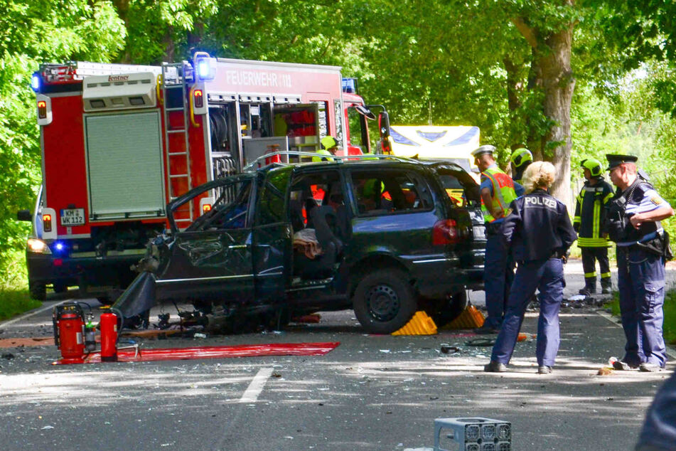 Tödlicher Unfall bei Hoyerswerda: VW-Fahrer rast gegen mehrere Bäume