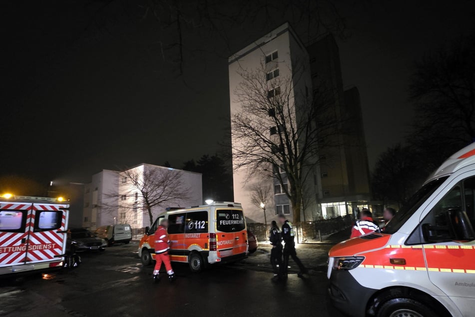 Party läuft aus dem Ruder: Gesuchter Mann springt aus Hochhaus