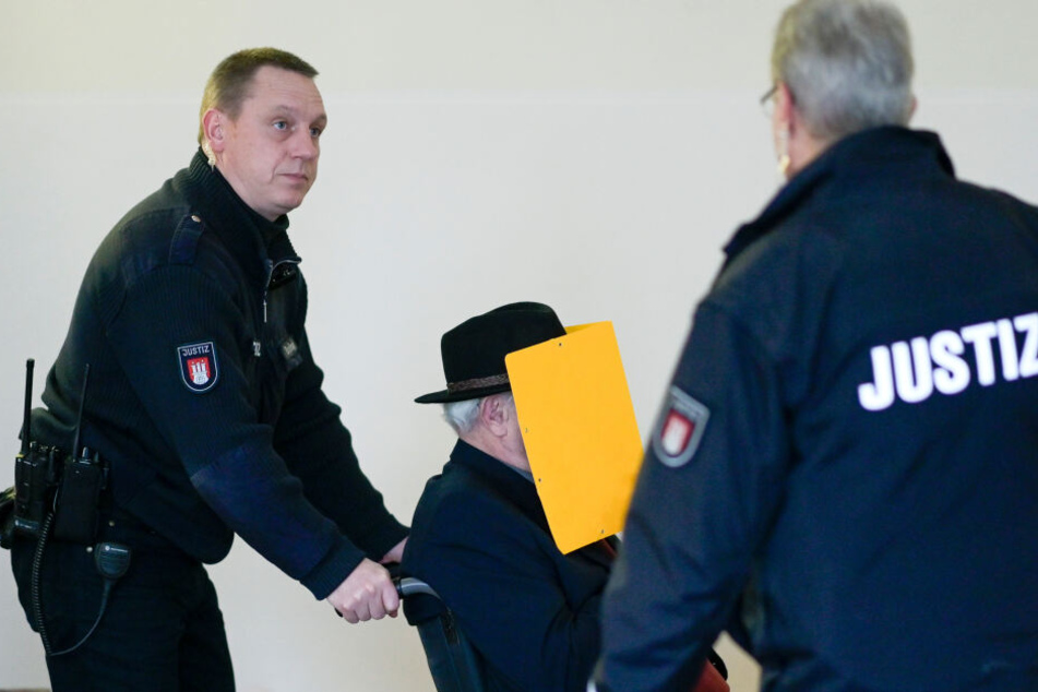 Dem Angeklagten wird Beihilfe zum Mord in 5230 Fällen vorgeworfen.