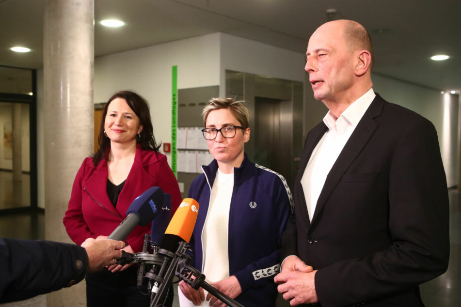 Vertretern von Grünen, Linken und SPD fehlen Stimmen für die Mehrheit im Landtag.