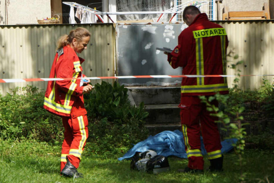 Als die Rettungskräfte eintrafen war es schon zu spät, die Person war bereits tot.