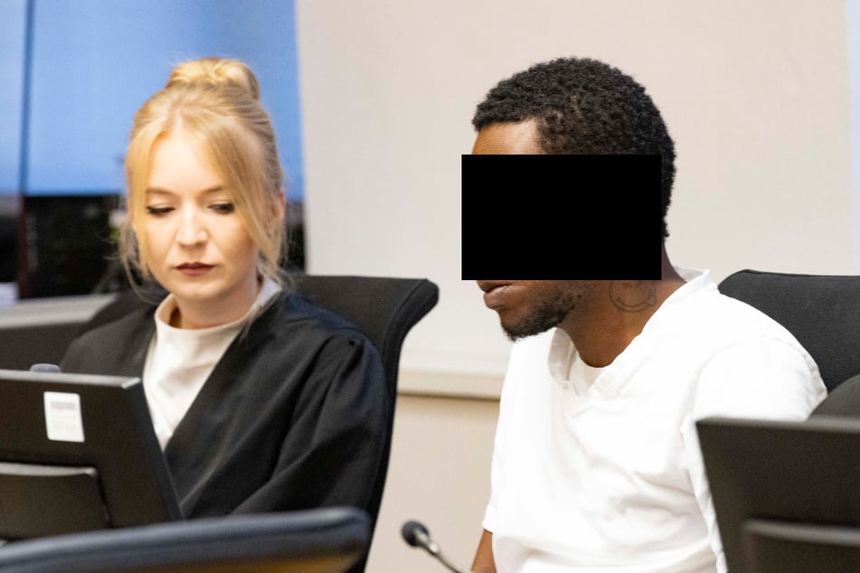 Der arbeitslose Ayomide N. (25) soll 55.000 Euro mit den Betrugstaten kassiert haben.