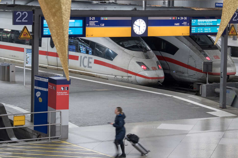 Angesichtes der falschen Uhrzeit waren einige Fahrgäste verwirrt. (Archivbild)