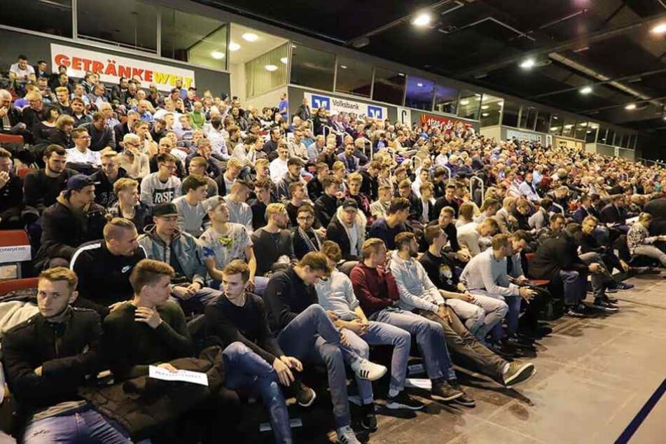 Die Mitgliederversammlung des CFC ist gut besucht.
