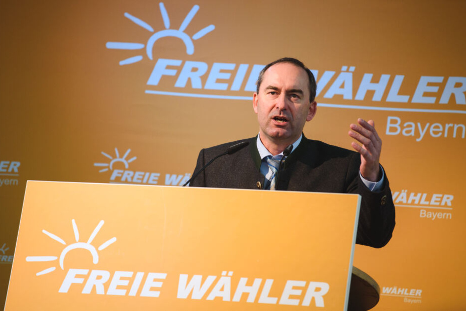 Der bayerische Landesvorsitzende der Freien Wähler, Hubert Aiwanger, hat die Mobilfunkversorgung entlang der Bahn testen lassen.