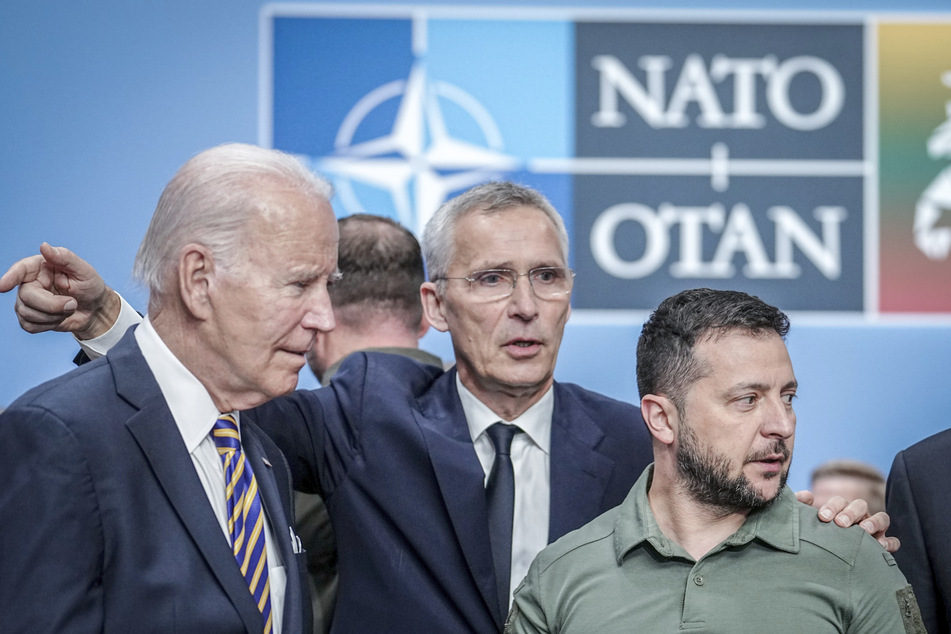 US-Präsident Joe Biden (81, links), Nato-Generalsekretär Jens Stoltenberg (65) und Ukraine-Präsident Wolodymyr Selenskyj (46, rechts) bei einem Treffen der Nato in Litauen.