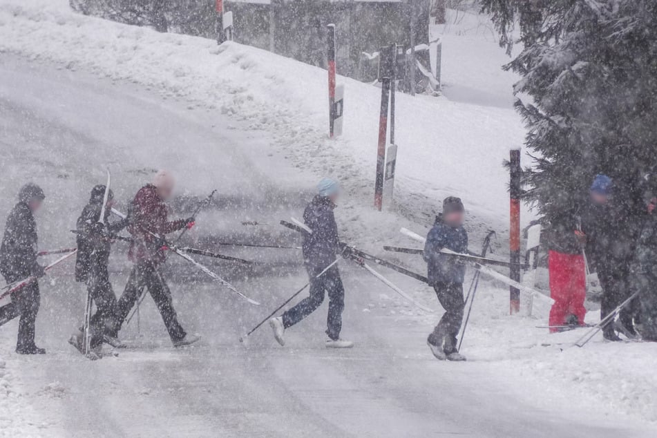 Zahlreiche Skifahrer nutzten das Winterwetter auf dem Fichtelberg.