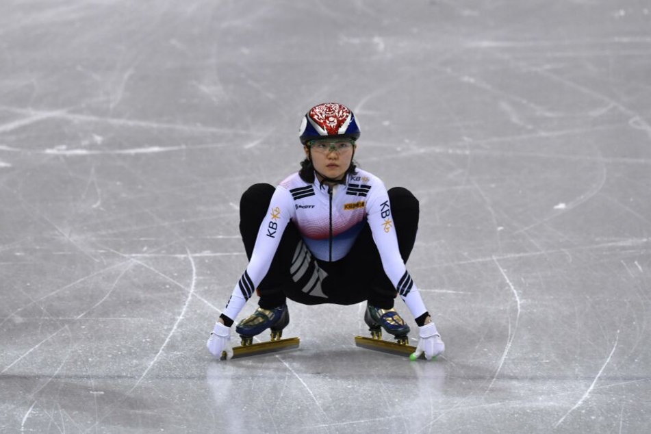Die zweifache Olympiasiegerin Shim Sue-Hee hatte schon im Januar gegen ihren ehemaligen Trainer ausgesagt. Er soll sie mehrfach vergewaltigt haben.