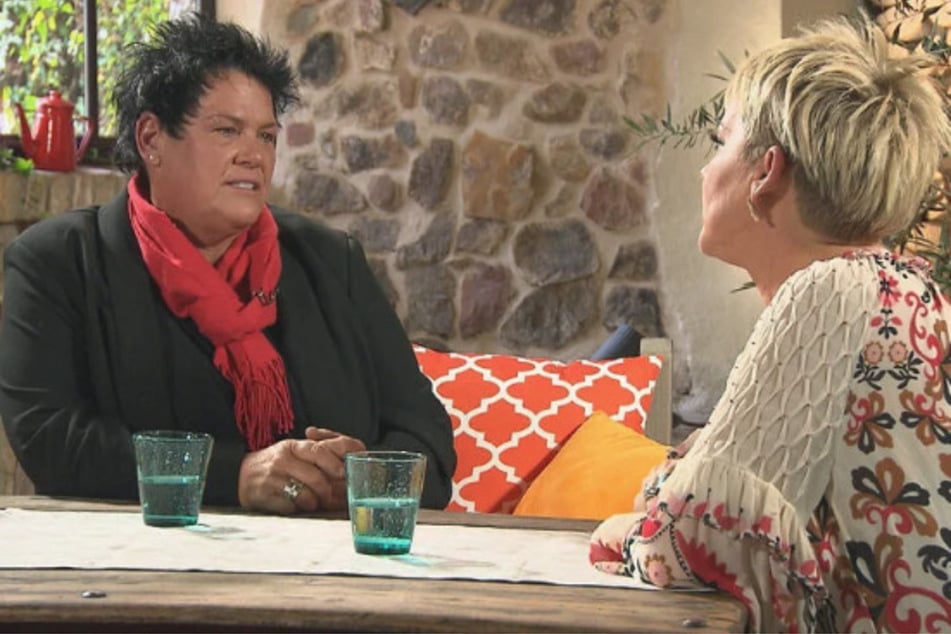 Nach Franks Blitzabgang beim großen TV-Wiedersehen, sprach die Gnadenhof-Besitzerin mit Moderatorin Inka Bause (57) alleine weiter.