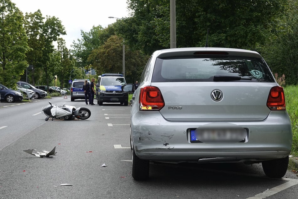 Der VW Polo wurde bei der Kollision in Mitleidenschaft gezogen.