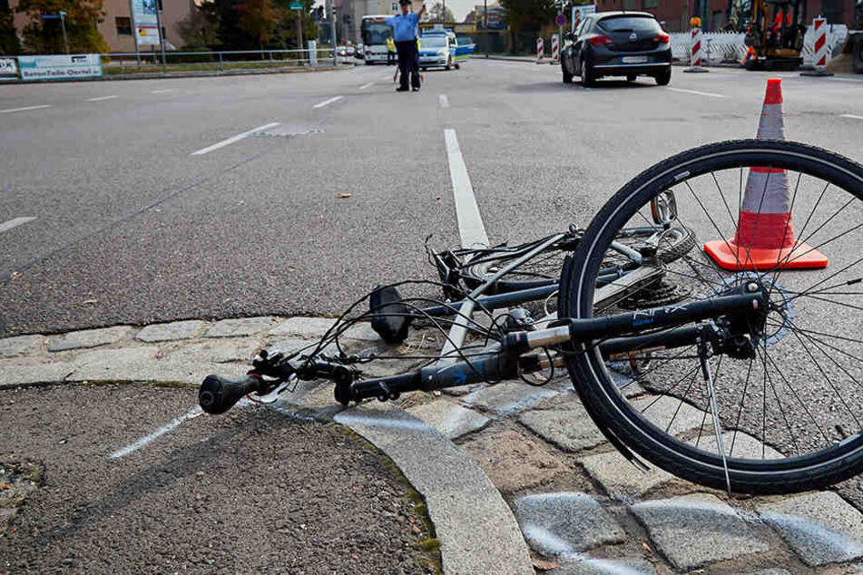 Fuhr er bei Rot? Radlerin auf Kreuzung von Opel erfasst ...