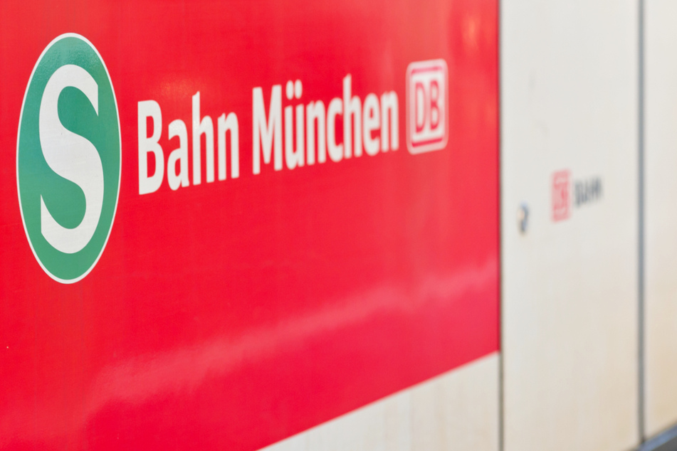 Polizist kniete an S-Bahn-Station auf Mann: Prozess in München