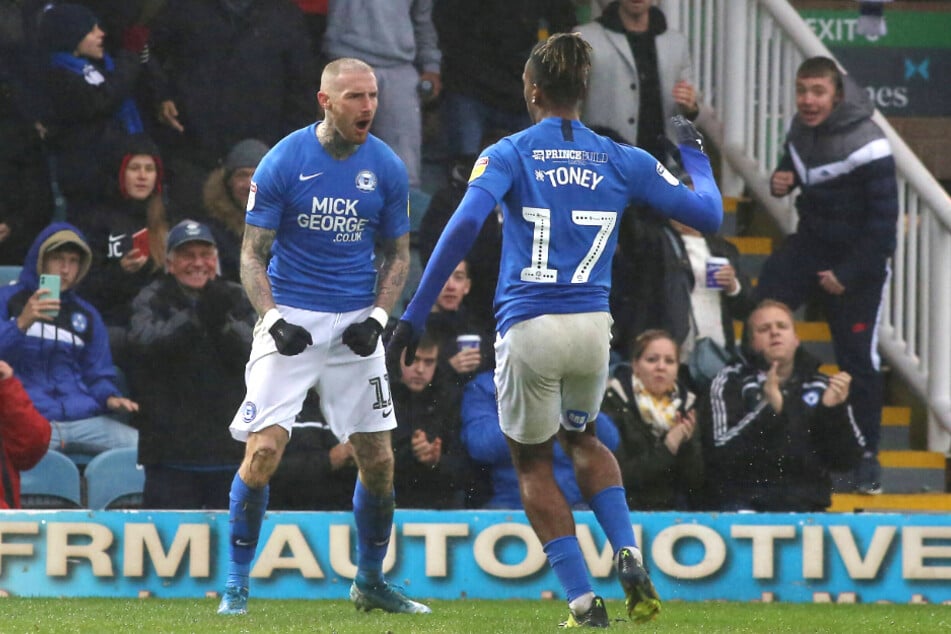 In Peterborough kickte Marcus Maddison (29, l.) an der Seite des heutigen Premier-League-Stars Ivan Toney (27)