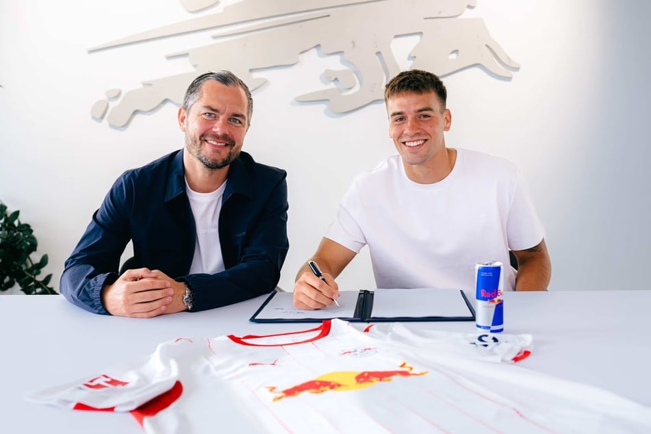 Marcel Schäfer (42, l.) betonte, dass Marc Guiu (20, r.) noch ein großes Entwicklungspotenzial hat.