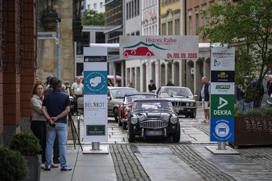76 Oldtimer nehmen an der Rallye teil.