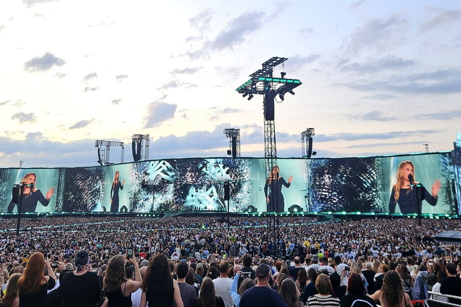 Die britische Sängerin Adele (36) gibt im August insgesamt zehn Konzerte in einer extra gebauten Arena in München.