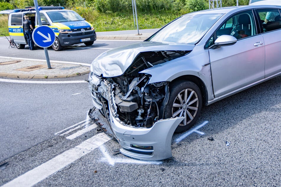 Unfall A17: Audi A3 und Golf kollidieren an A17-Auffahrt: Mädchen (5) verletzt