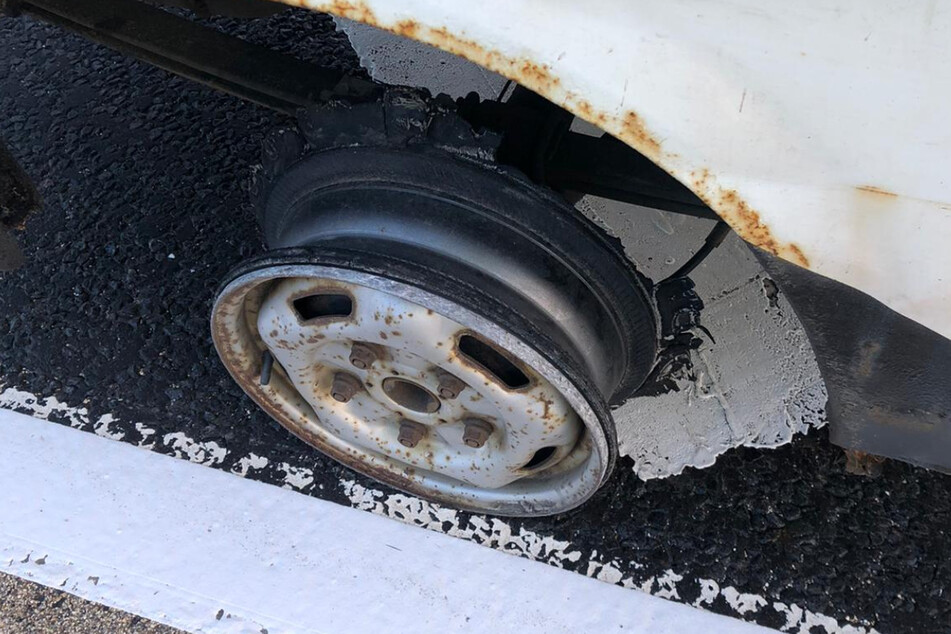 Fahrer brachte sich und andere in Gefahr: Diesem Auto fehlt etwas Entscheidendes
