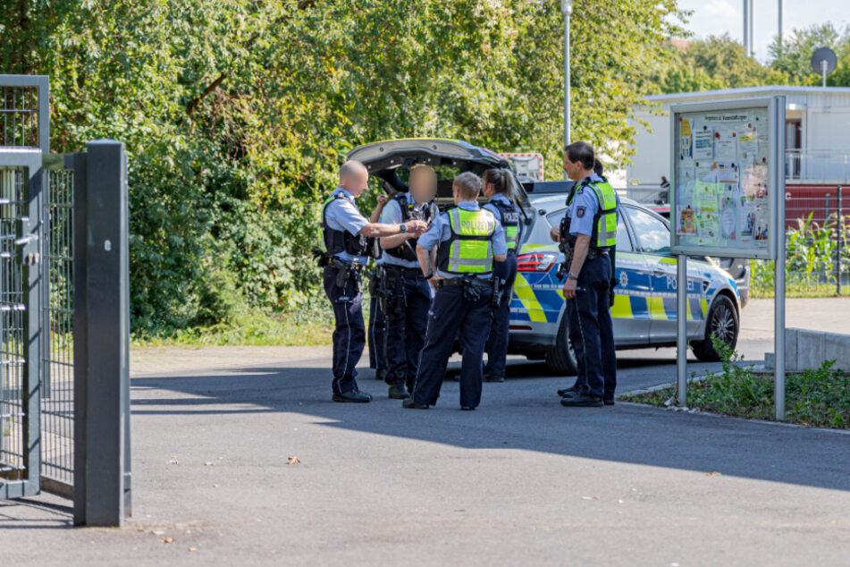 Bei der aus dem Ruder gelaufenen Kontrolle wurden die Einsatzkräfte von mehreren Personen angegriffen und teilweise verletzt.