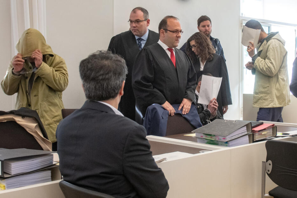 Der aufsehenerregende Prozess gegen die jungen Männer findet in Amberg statt.