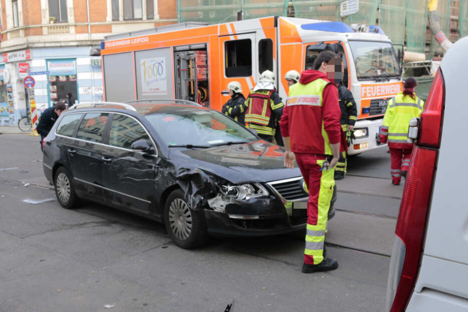 Der 41-Jährige übersah den herannahenden VW Passat und krachte in den Wagen.