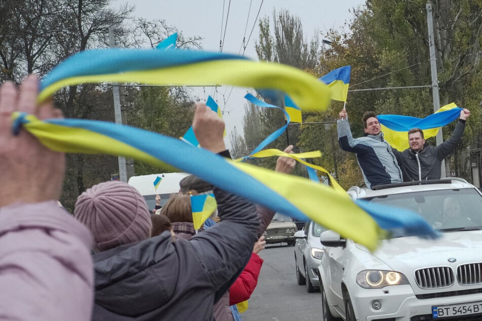 Ukraine War: Ukraine hails "historic day" as flag flies again over Kherson
