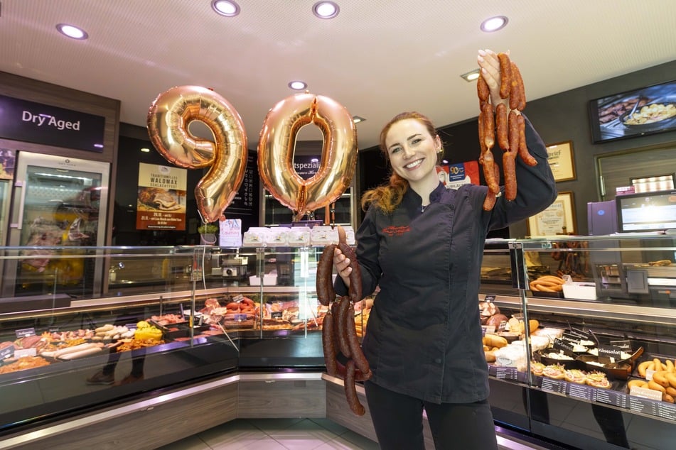 Mit Josefin Schulze (33) feiert die Fleischerei Schulze in vierter Generation ihren 90. Geburtstag.
