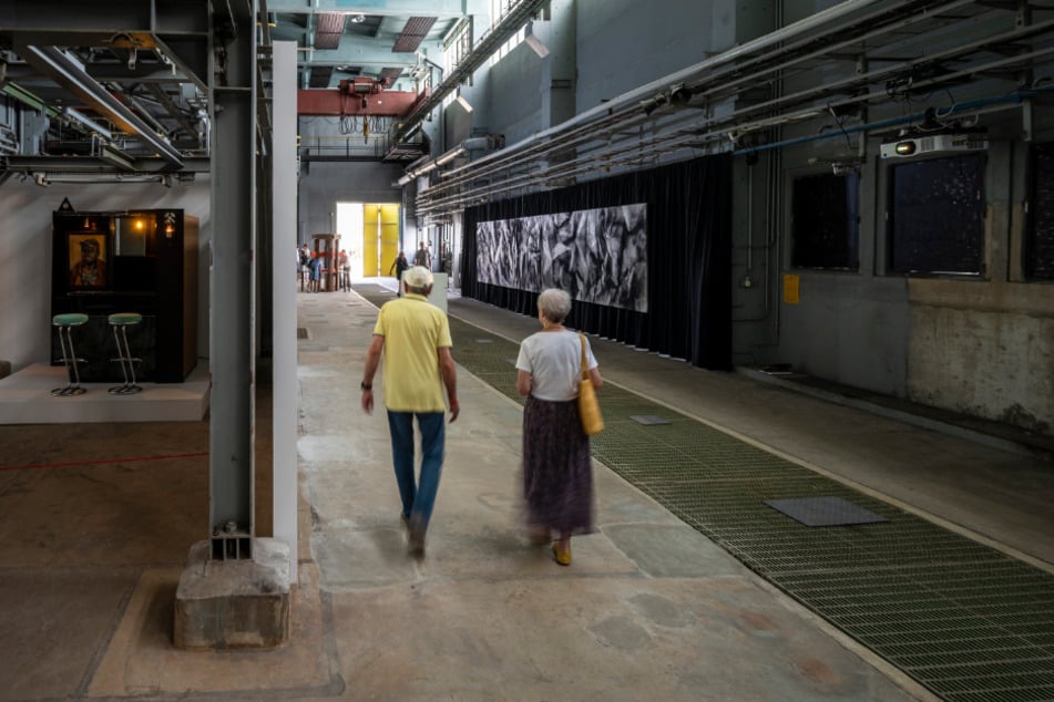 Seit Freitag verwandeln sich die Hallen des HKW Nord in eine spektakuläre Ausstellungsfläche
