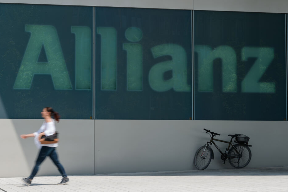 Die Allianz dringt in ein stark umkämpftes Gebiet vor: Europas größter Versicherer bringt in Deutschland eine eigene Handy-App für mobiles Bezahlen auf den Markt.