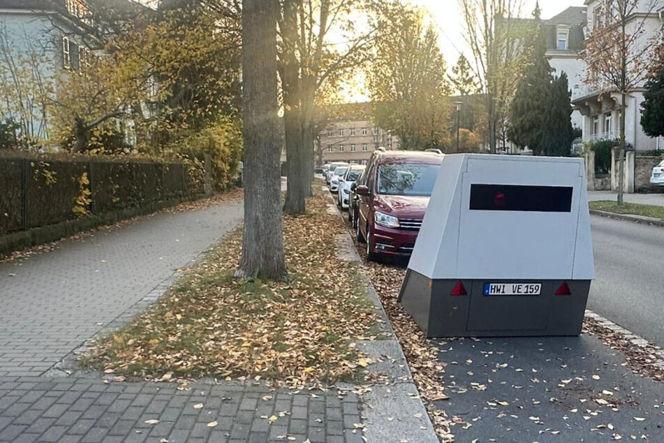 Dresden: Superblitzer im Wohngebiet: Hier bretterte ein Autofahrer mit fast 100 Sachen entlang